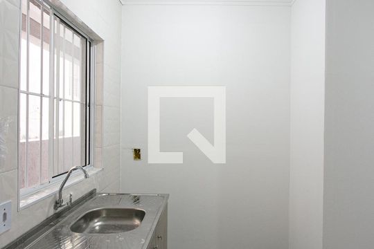 Cozinha de apartamento para alugar com 1 quarto, 30m² em Jardim Fernandes, São Paulo