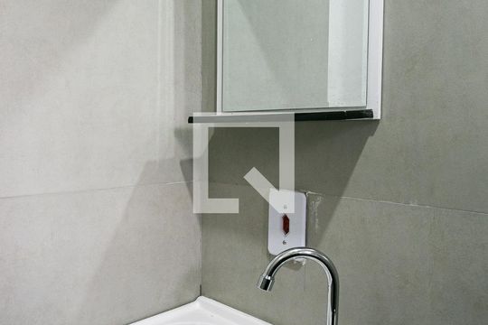 Banheiro de apartamento para alugar com 1 quarto, 30m² em Jardim Fernandes, São Paulo