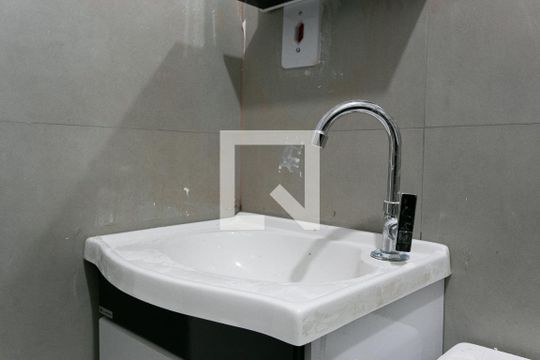 Banheiro da Suíte de apartamento para alugar com 1 quarto, 30m² em Jardim Fernandes, São Paulo