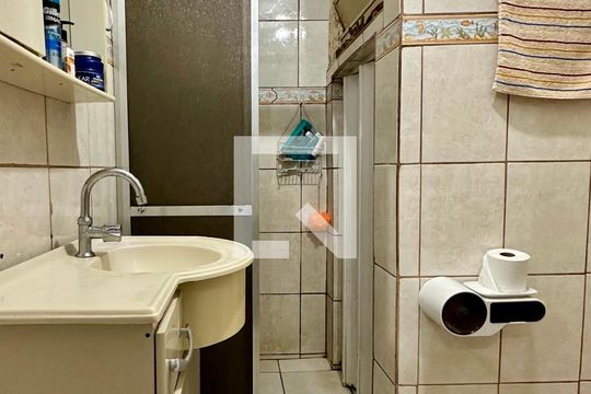 Banheiro de apartamento à venda com 1 quarto, 35m² em Centro Histórico, Porto Alegre