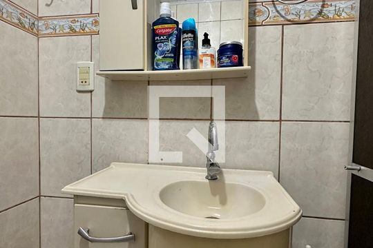 Banheiro de apartamento à venda com 1 quarto, 35m² em Centro Histórico, Porto Alegre