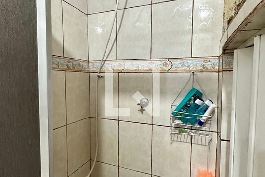 Banheiro de apartamento à venda com 1 quarto, 35m² em Centro Histórico, Porto Alegre