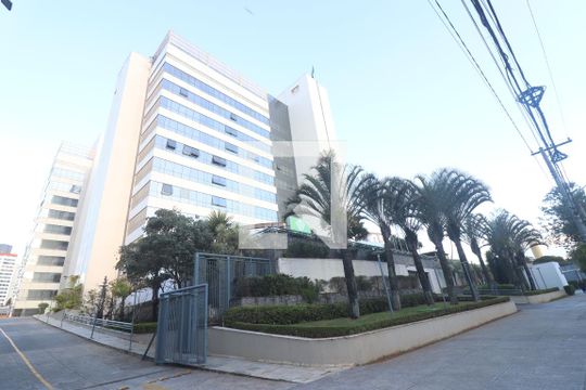 Fachada do prédio de apartamento para alugar com 1 quarto, 35m² em Carandiru, São Paulo