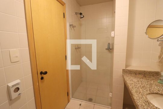 Banheiro de apartamento para alugar com 1 quarto, 35m² em Carandiru, São Paulo