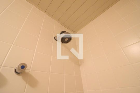 Banheiro de apartamento para alugar com 1 quarto, 35m² em Carandiru, São Paulo