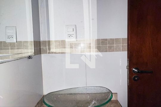 Banheiro de casa à venda com 4 quartos, 357m² em Vila Joaquim Inácio, Campinas