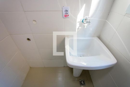 Área de serviço de apartamento para alugar com 2 quartos, 118m² em Jardim Cristiane, Santo André
