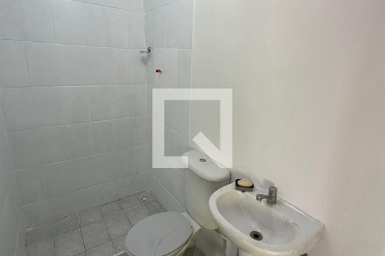 Banheiro da garagem de casa de condomínio à venda com 4 quartos, 278m² em Anil, Rio de Janeiro