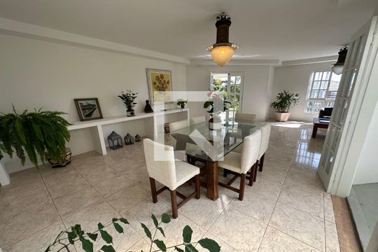 Sala de casa de condomínio à venda com 4 quartos, 278m² em Anil, Rio de Janeiro