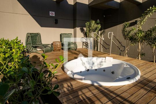 Área comum - jacuzzi na cobertura de apartamento para alugar com 1 quarto, 27m² em Vila Nova Conceição, São Paulo