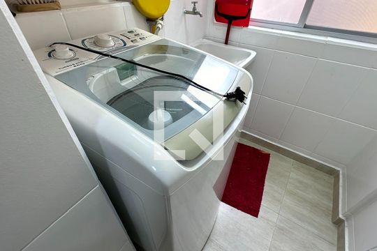 Área de serviço de apartamento para alugar com 3 quartos, 72m² em Orleans, Curitiba