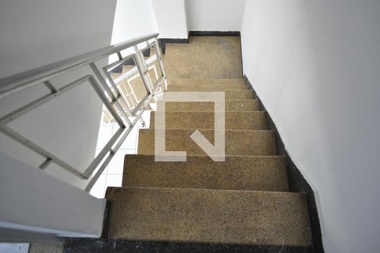 Escada de casa para alugar com 3 quartos, 120m² em Vila Medeiros, São Paulo