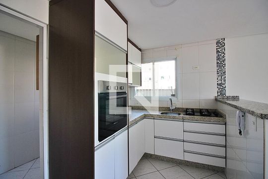 Cozinha de apartamento para alugar com 2 quartos, 56m² em Vila Jordanopolis, São Bernardo do Campo