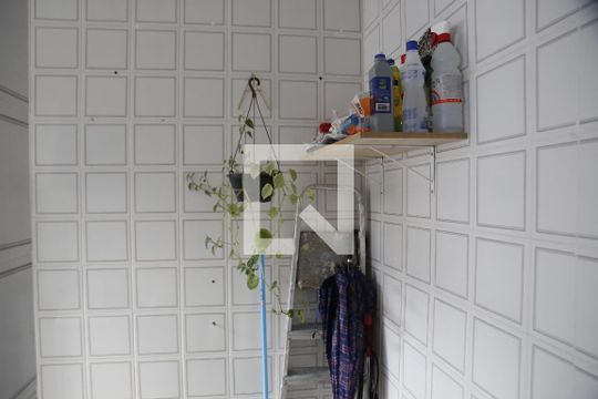 Área de Serviço de apartamento para alugar com 2 quartos, 75m² em Vila Tupi, Praia Grande