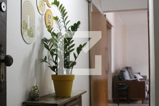 Hall de entrada /sala de apartamento para alugar com 2 quartos, 75m² em Vila Tupi, Praia Grande