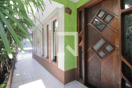 Área Externa de casa à venda com 5 quartos, 360m² em Jardim Fernandes, São Paulo