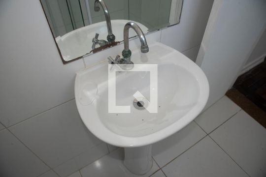 Banheiro de apartamento para alugar com 2 quartos, 70m² em Parque Imperial, São Paulo