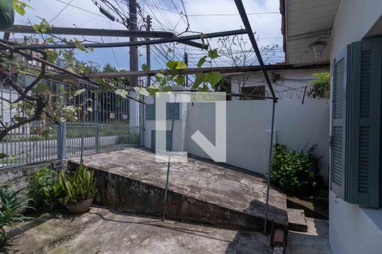 Área externa de casa à venda com 3 quartos, 100m² em Jaguaré, São Paulo