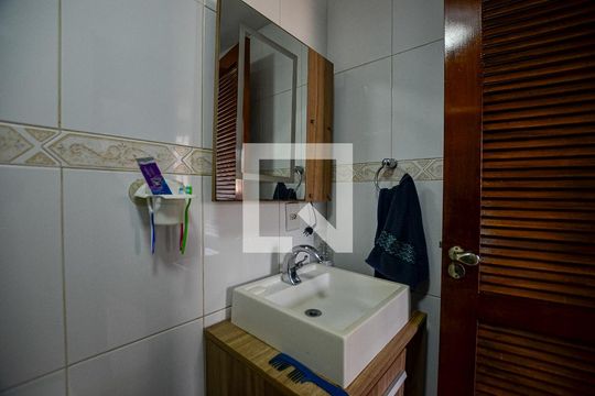 Banheiro de apartamento à venda com 2 quartos, 59m² em Largo do Barradas, Niterói
