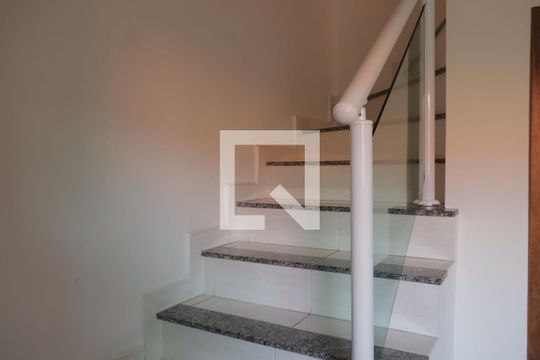 Escada de casa de condomínio à venda com 2 quartos, 75m² em Freguesia do Ó, São Paulo