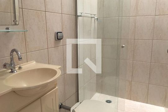Banheiro de casa para alugar com 2 quartos, 90m² em Parque Casa de Pedra, São Paulo