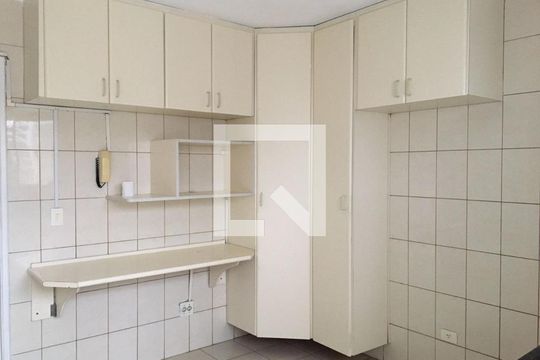 Cozinha de casa para alugar com 2 quartos, 90m² em Parque Casa de Pedra, São Paulo