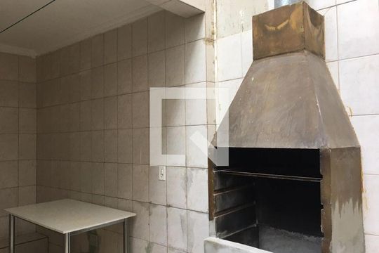 Área Externa de casa para alugar com 2 quartos, 90m² em Parque Casa de Pedra, São Paulo
