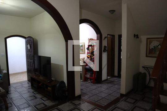 Sala de casa à venda com 4 quartos, 238m² em Irajá, Rio de Janeiro
