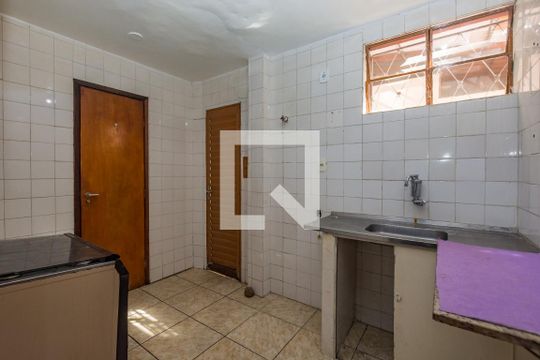 Cozinha de apartamento à venda com 3 quartos, 62m² em Prado, Belo Horizonte