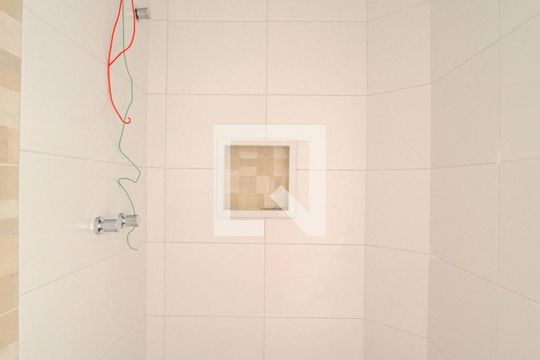 Banheiro de casa à venda com 3 quartos, 101m² em Guarujá, Porto Alegre