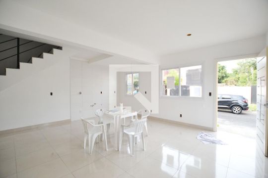 Casa à venda com 3 quartos, 101m² em Guarujá, Porto Alegre
