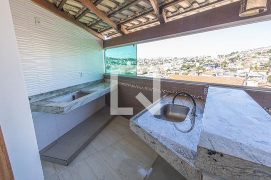 Cozinha de casa à venda com 3 quartos, 275m² em Glória, Belo Horizonte