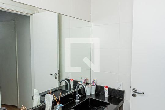 Banheiro suite de apartamento para alugar com 1 quarto, 37m² em Vila Palmeiras, São Paulo