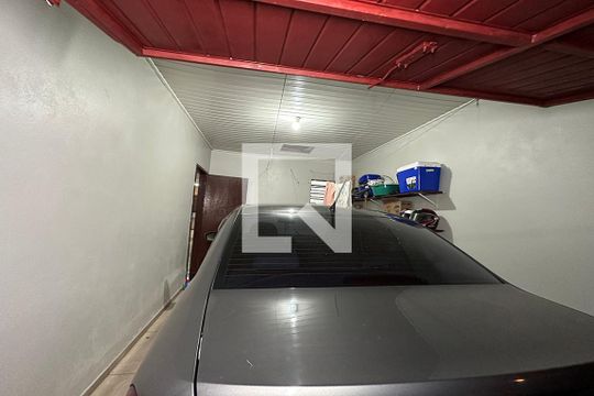 Garagem de casa à venda com 2 quartos, 120m² em Santos Dumont, São Leopoldo