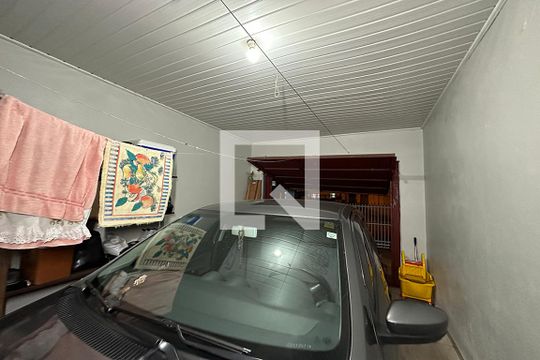 Garagem de casa à venda com 2 quartos, 120m² em Santos Dumont, São Leopoldo