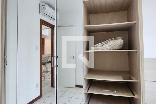 Quarto de apartamento para alugar com 1 quarto, 42m² em Candeal, Salvador