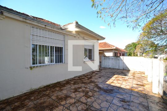 Pátio Frente de casa à venda com 3 quartos, 120m² em Glória, Porto Alegre