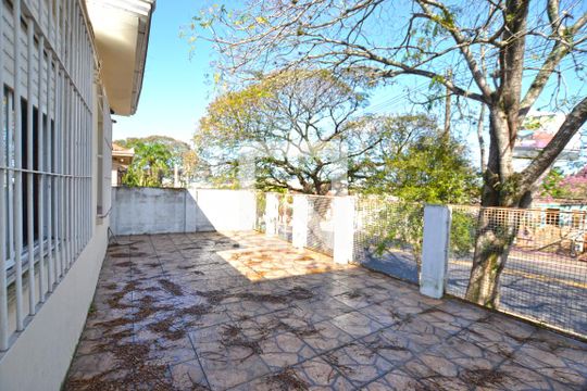 Pátio Frente de casa à venda com 3 quartos, 120m² em Glória, Porto Alegre