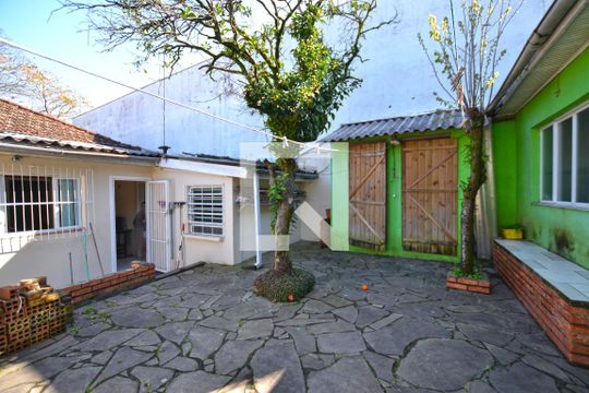 Pátio Fundos de casa à venda com 3 quartos, 120m² em Glória, Porto Alegre