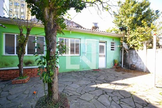 Pátio Fundos de casa à venda com 3 quartos, 120m² em Glória, Porto Alegre