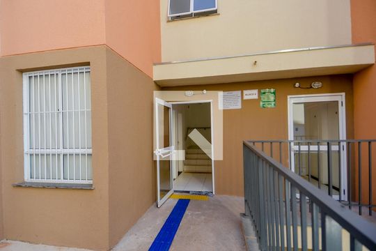 Entrada Bloco de apartamento para alugar com 2 quartos, 48m² em Jardim Dona Meri, Guarulhos