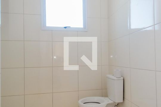 Banheiro de apartamento para alugar com 2 quartos, 48m² em Jardim Dona Meri, Guarulhos