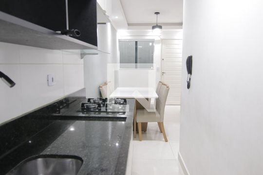 Cozinha de apartamento para alugar com 2 quartos, 44m² em Vila Ré, São Paulo