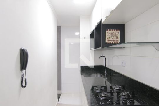 Cozinha de apartamento para alugar com 2 quartos, 44m² em Vila Ré, São Paulo