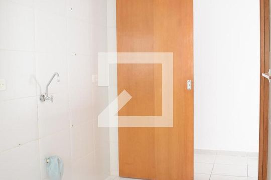 Cozinha de apartamento para alugar com 2 quartos, 52m² em Fazendinha, Curitiba