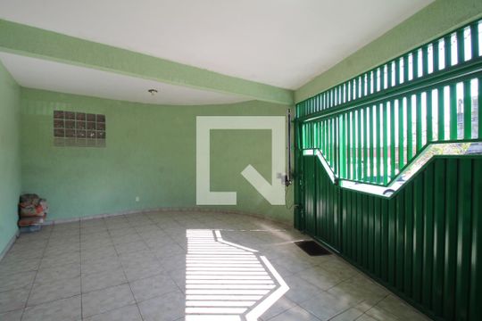 Garagem de casa à venda com 4 quartos, 200m² em Vila Paranaguá, São Paulo