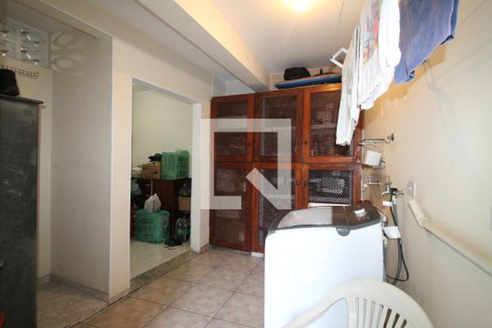 Área de Serviço de casa à venda com 4 quartos, 200m² em Vila Paranaguá, São Paulo