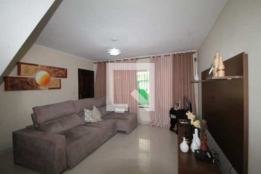 Casa à venda com 4 quartos, 200m² em Vila Paranaguá, São Paulo