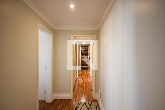 Corredor de apartamento para alugar com 3 quartos, 300m² em Vila Andrade, São Paulo