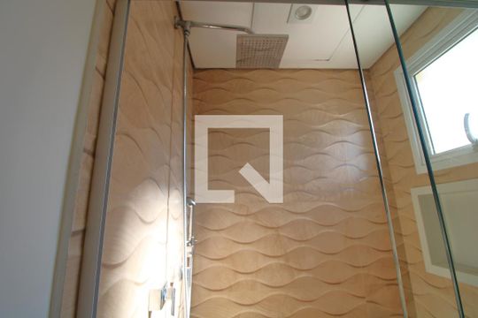 Chuveiro banheiro da suíte de casa de condomínio à venda com 3 quartos, 91m² em Usina Piratininga, São Paulo